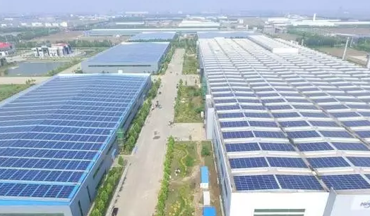 日发电5.7万度山东省内屋顶建起最大分布式光伏发电站！