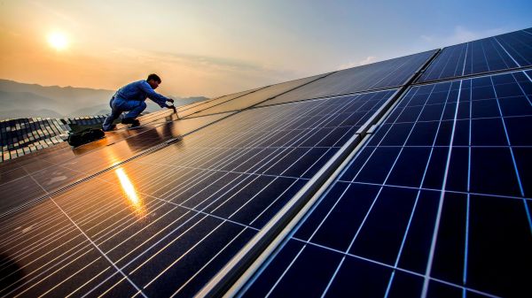 国际能源署：中国引领全球太阳能增长 贡献全球近半数增量