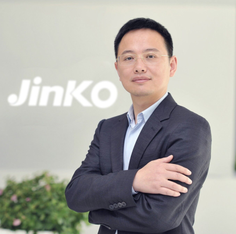 三次绝处逢生,11年后更以200亿登顶,他凭一己之力改变了一个行业!