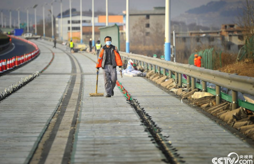 厉害了！全球首条高速光伏公路现身济南（图）