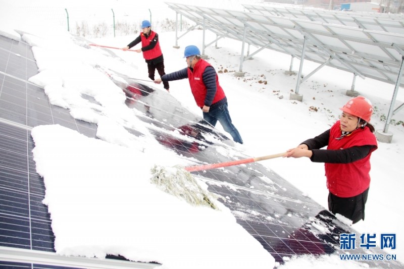 河南内乡：积雪严重致799个光伏扶贫电站不能正常发电