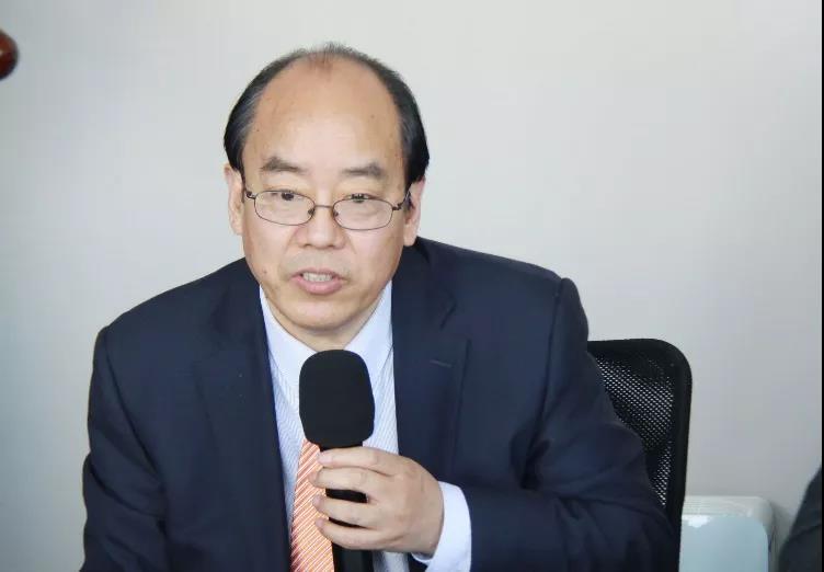 鉴衡向阳光电源、华为、禾望颁发国内首批逆变器新能标认证证书